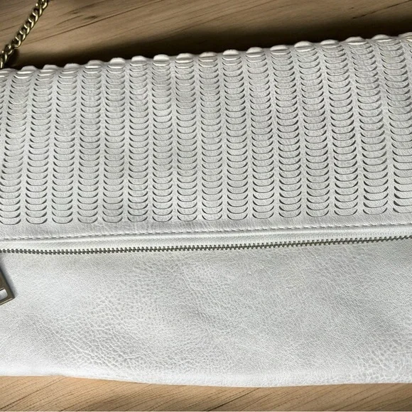 Moda Luxe Women's Vegan Leather Off White Crossbody Alyssa Clutch Bag Chain - Picture 2 of 7